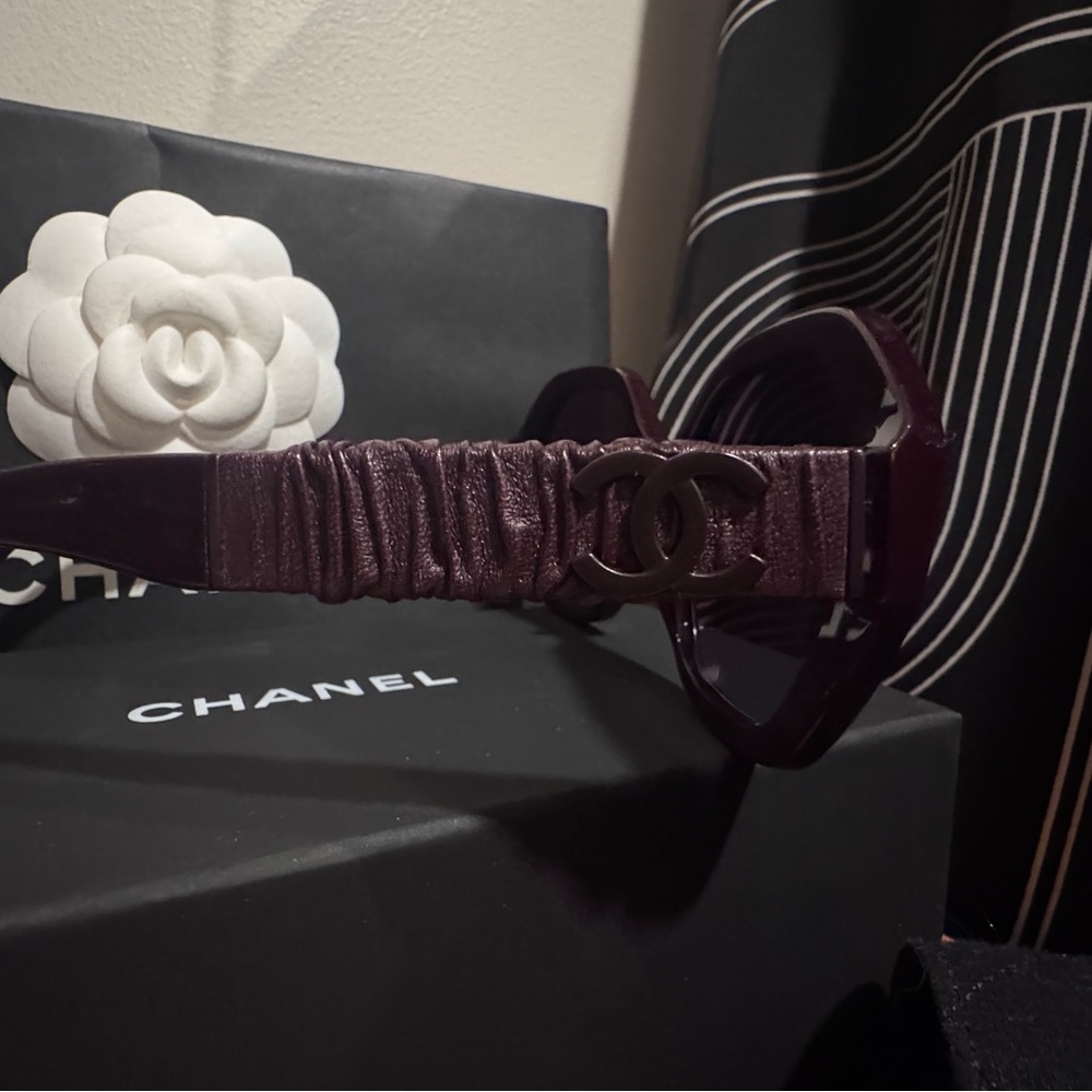 CHANEL lambskin Plum Sunglasses. Rare. Authentic - Picture 13 of 16